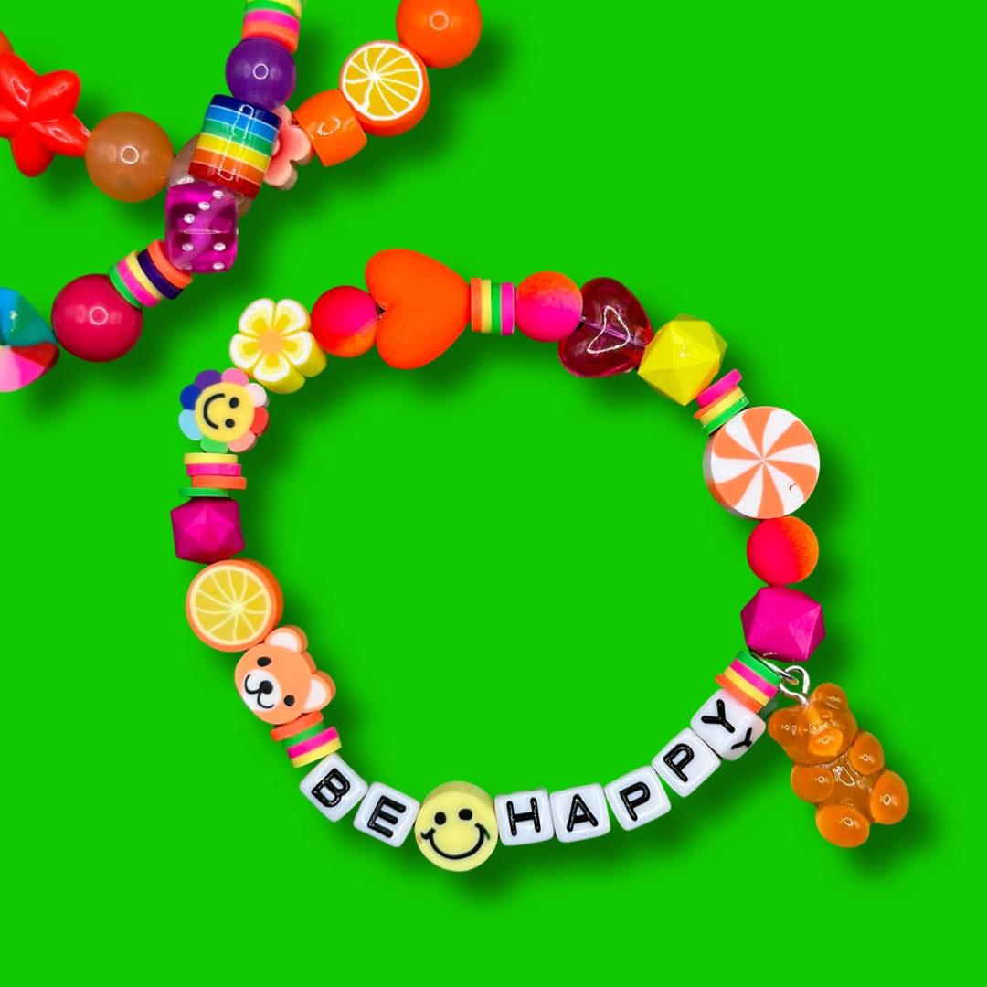 Be happy colorful bead bracelet with smiley face bead | trendy cute y2k, 90s aesthetic | kandi, rave, festival retro jewelry | charm beads